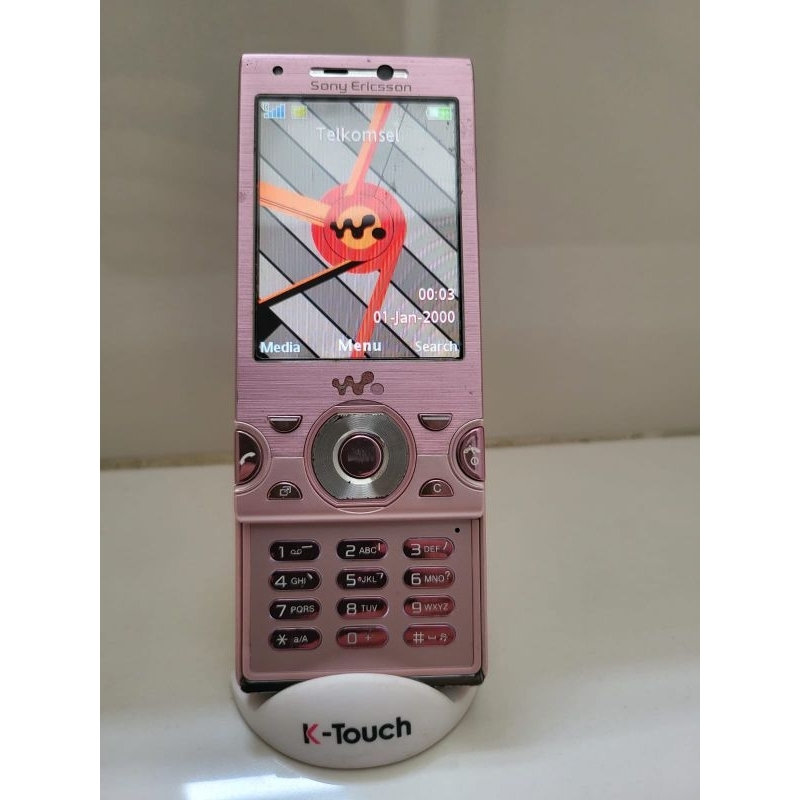 Sony Ericsson W995 pink edition