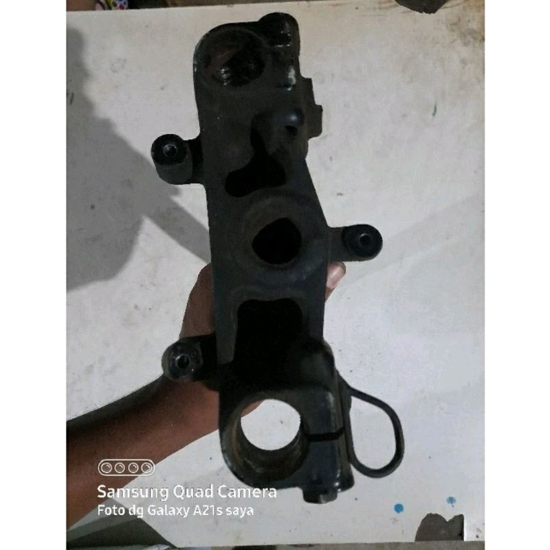 Segitiga Shock Depan T Beat Karbu Vario Karbu Beat Fi Vario Fi 2013-2018 Original Lepasan Motor