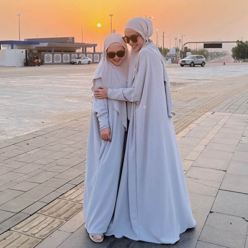 Lozy Hijab - Hafsha Abaya Set Buy 2 570K  (Gamis Umroh Haji Abaya Set Kerudung) Image 2