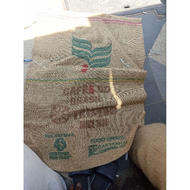 karung goni 100kg  bekas kopi brazil ukuran 70x100 masih bagus