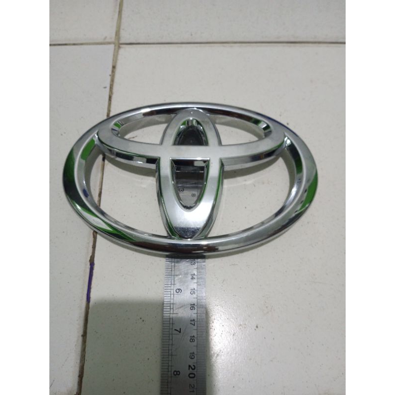 Logo depan Toyota, Fortuner
