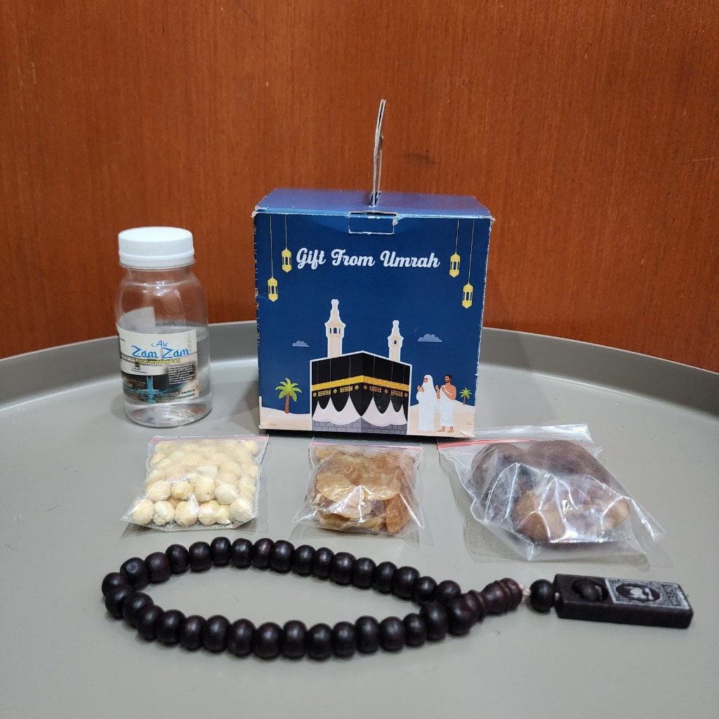 

Paket Oleh Oleh Haji dan Umroh Air Zamzam ori + Kurma Khalas + Kismis Golden + Tasbih kayu