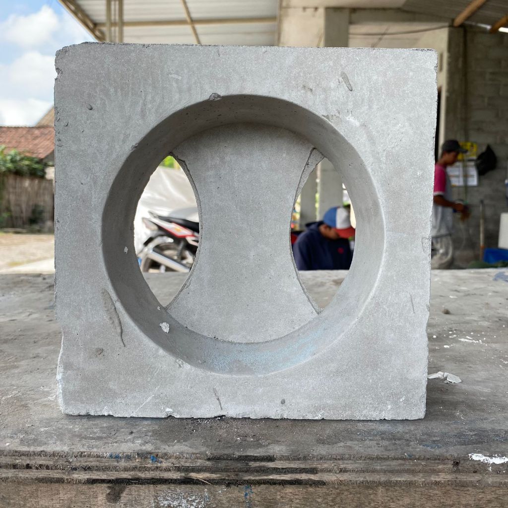 Cetakan Loster Beton Minimalis Motif Setengah Lingkaran Ukuran 20x20 tebal 10cm