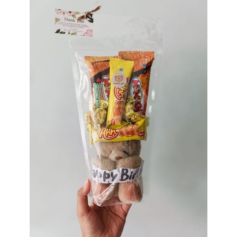 

MINI SNACK BONEKA/HADIAH ULTAH/HADIAH WISUDA/PAKET ULTAH