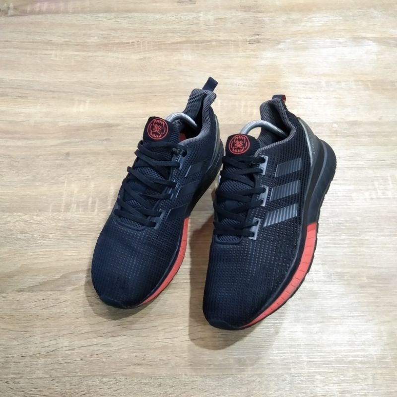 ADIDAS QUESTAR TND BLACK GRAY LOW ATHLETIC