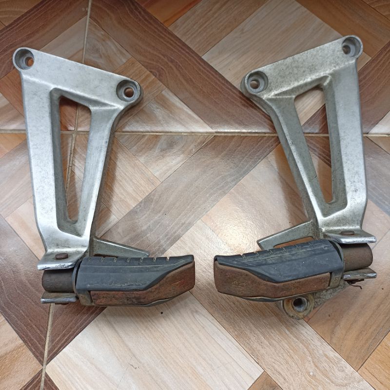 footstep step pijakan kaki belakang KPP Honda Cbr 150r old karbu cbu Original