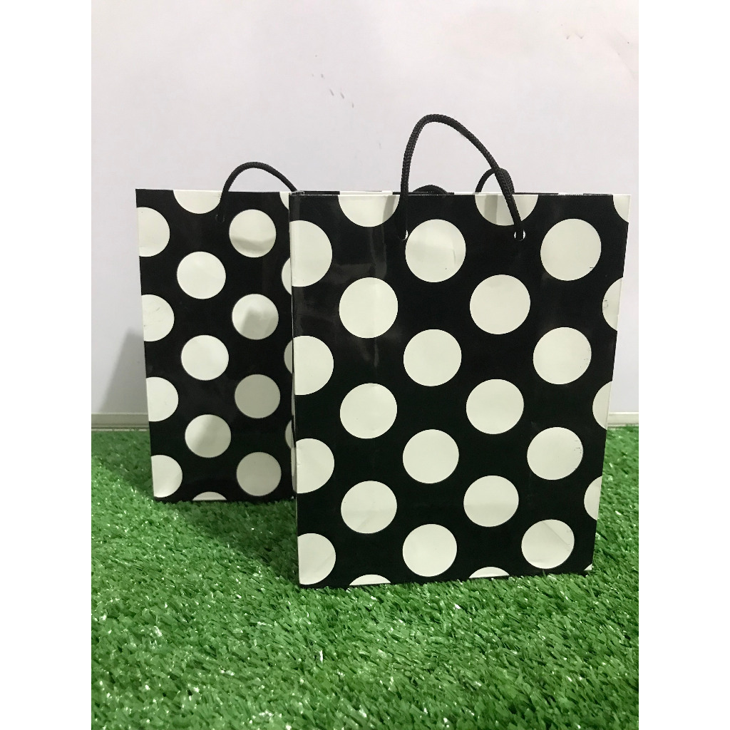 

PAPER BAG volkadot hitam putih
