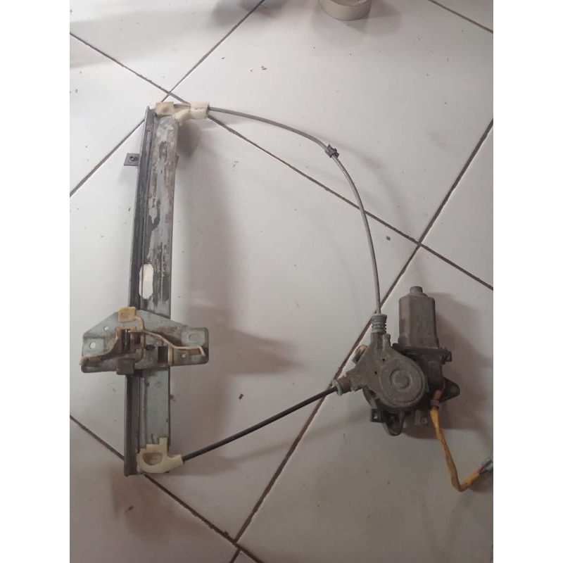 Power window belakang kanan copotan baleno 97