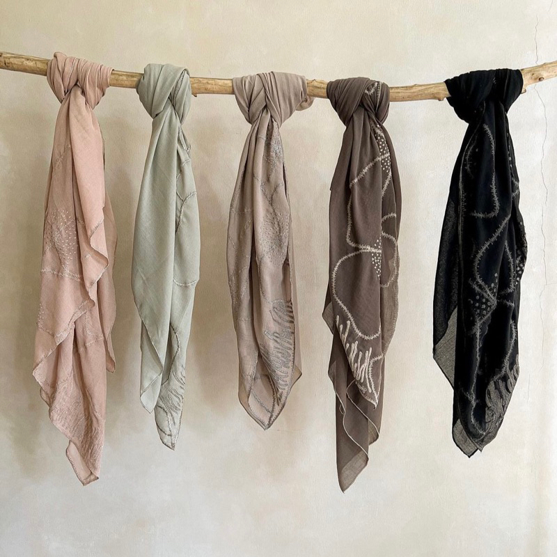 Adda Scarf by Glashka