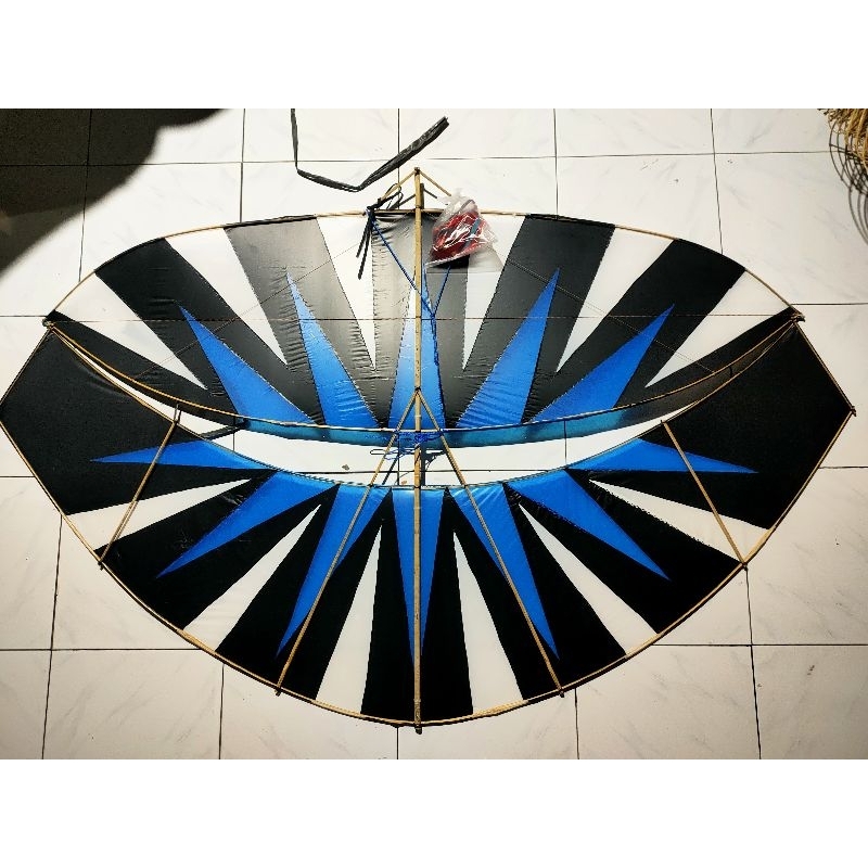 Layangan Pegon ceper 1,5 meter Sendaren 2,4 meter sudah diseting