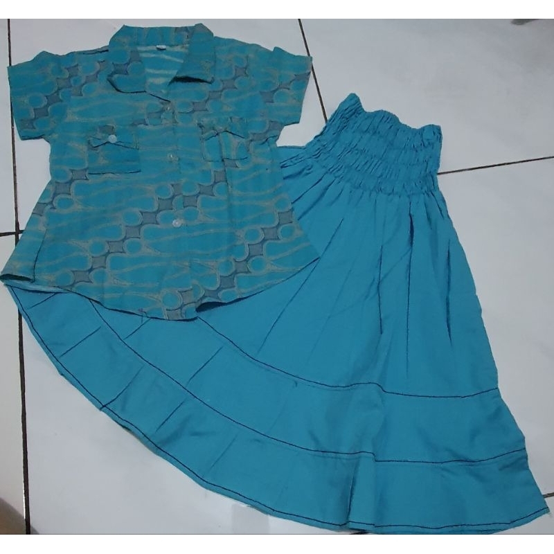 Setelan batik rok biru anak perempuan preloved