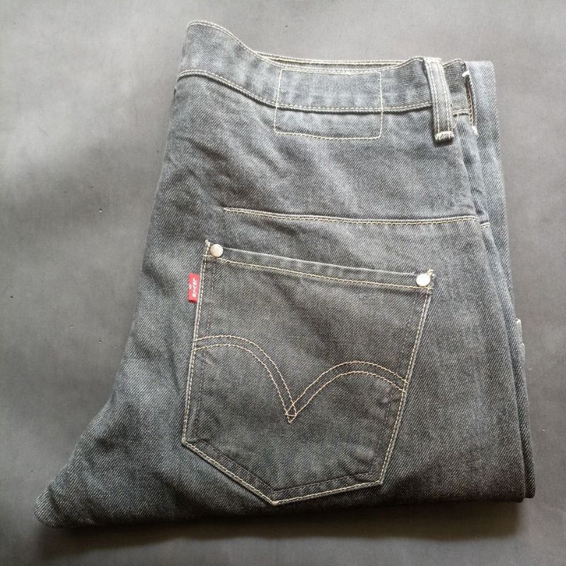 Celana Jeans denim second Bekas Branded Pl Levis Enginered Size 30 Fit 32