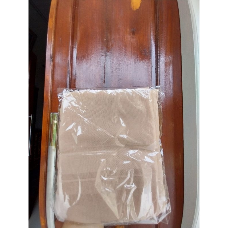 bella square warna putih, nude, cream