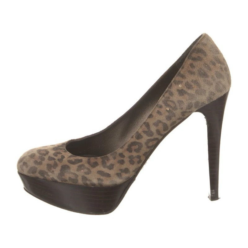 stuart weitzman pumps