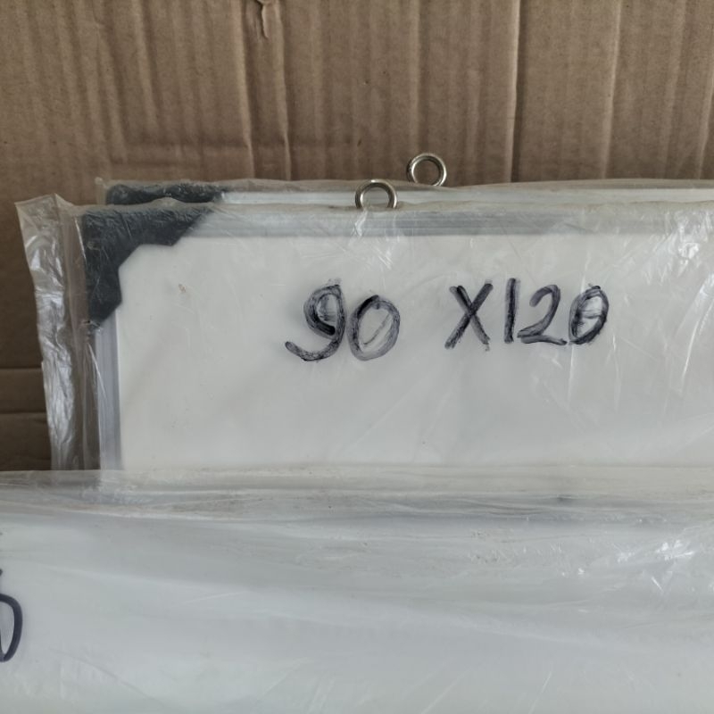 

Papan tulis 90X120 WHITEBOARD/ putih+ KAPUR/ hitam gantung