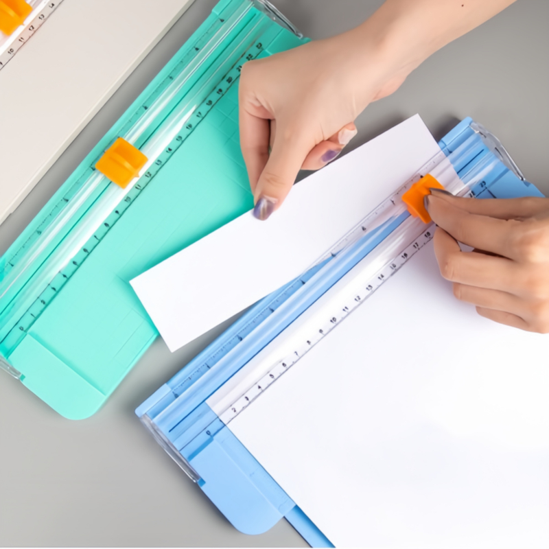 

Alat Potong Kertas A5 / Paper Trimmer A5 / Paper Cutter A5 Tipe-YuanYuanMall
