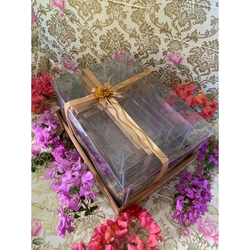 

BOX KOTAK HANTARAN SESERAHAN PERNIKAHAN 1SET ISI 4 HANTARAN PARSEL MIKA UNIK KEKINIAN MEWAH