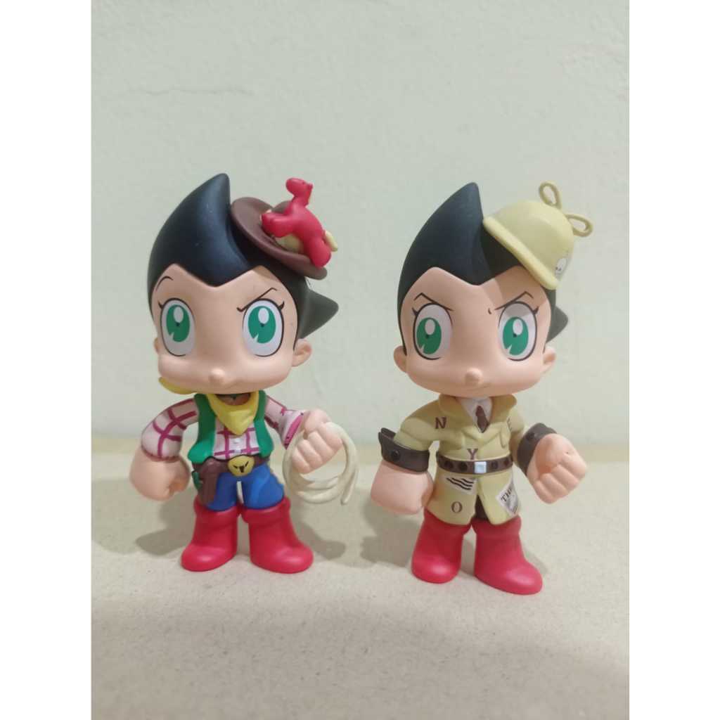 Figure Astro Boy News Detective dan Naughty Cowboy Tezuka Productions