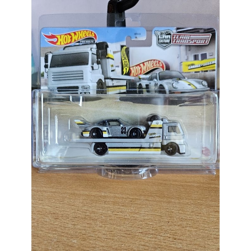 HotWheels Team Transport Porsche 934