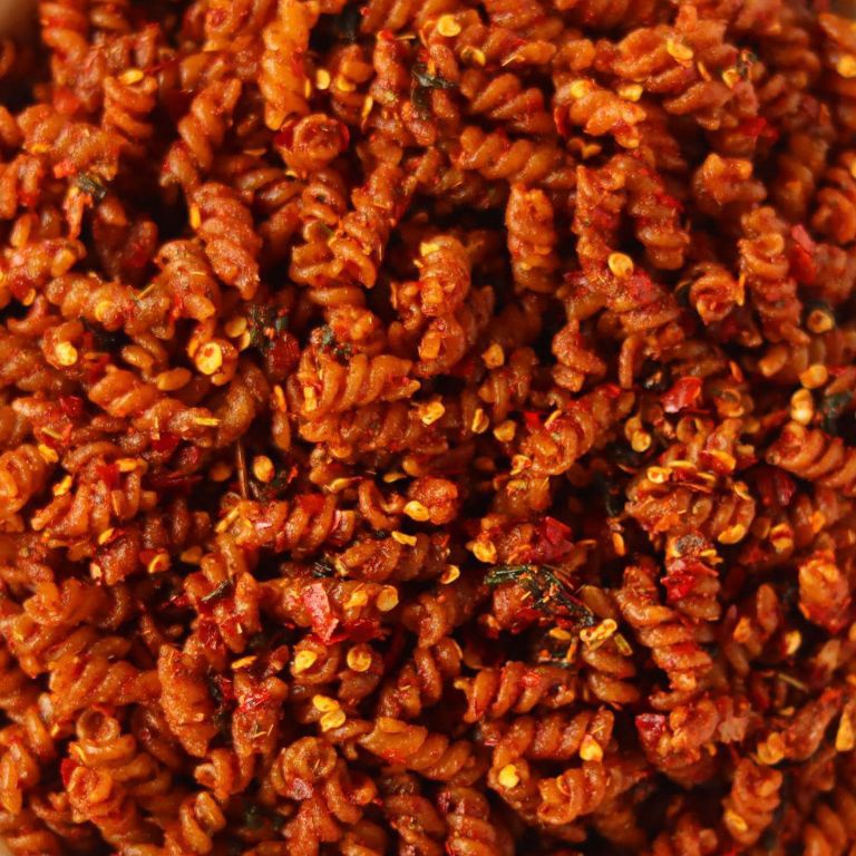 

[۩L65\] Makaroni spiral Extra pedas Daun jeruk & Balado isi 1kg/1000 gram Bring it Now