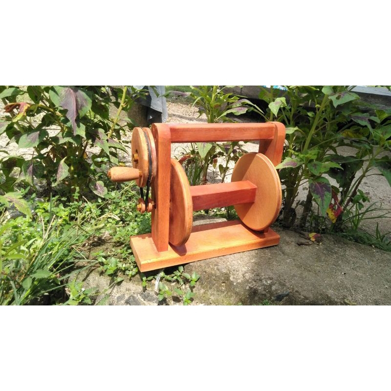 katrol untuk gulungan benang layangan kayu ukuran 18cm / 1kg benang