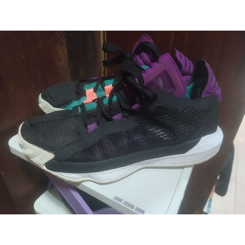 Sepatu Basket Adidas Dame 6