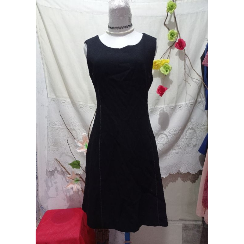 Dress Hitam Polos Tanpa Lengan