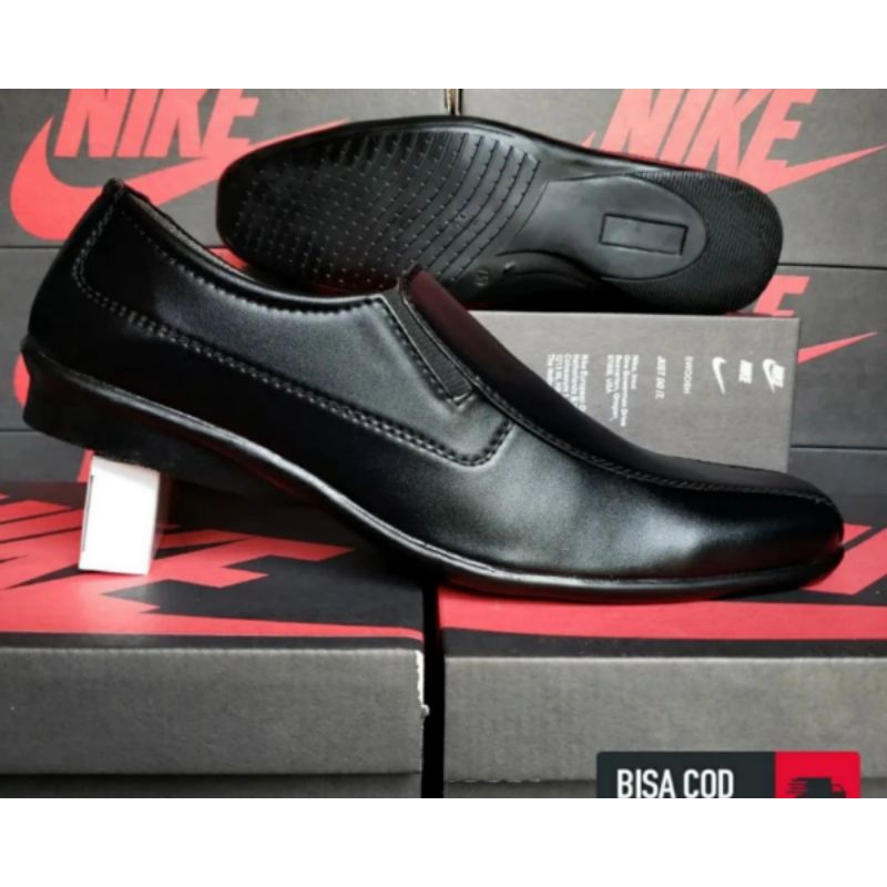 SEPATU  PANTOfel FORMAL PRIA KUALITAS PREMIUM PANTOfel HITAM PRIA SEPATU PANTOfel KULIT KERJA