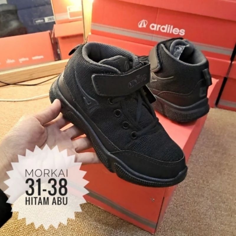 Sepatu sekolah Ardiles