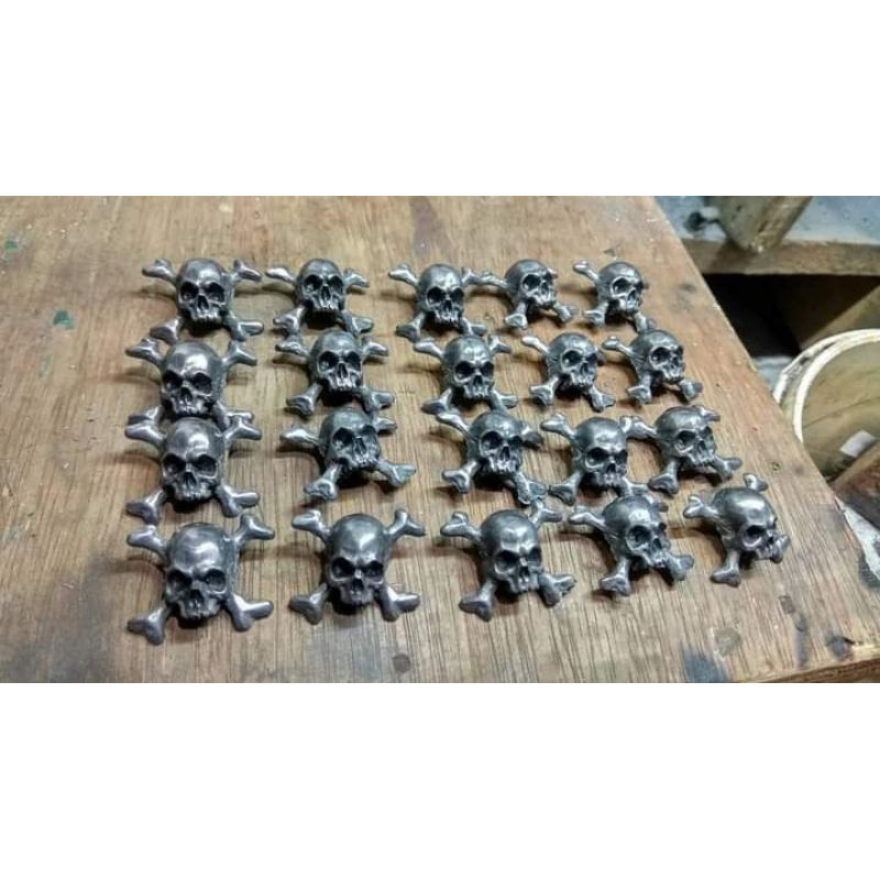 pin baut tengkorak , pin jaket kulit , bikers skull , skull biker , skull komunitas , motor
