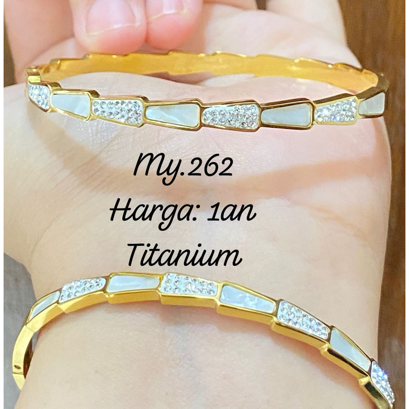 Gelang titanium viral