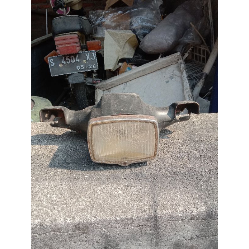 Batok lampu Yamaha v75 set Original