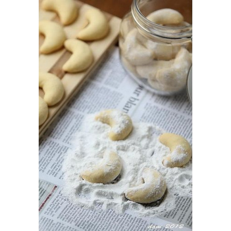 

Kue putri salju (Size 400ml toples tabung silinder)