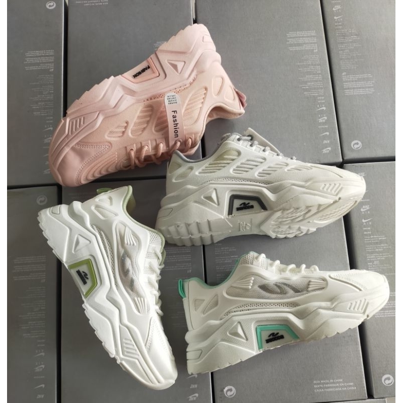 Sepatu Wanita Fashion Korea Putih White Pink