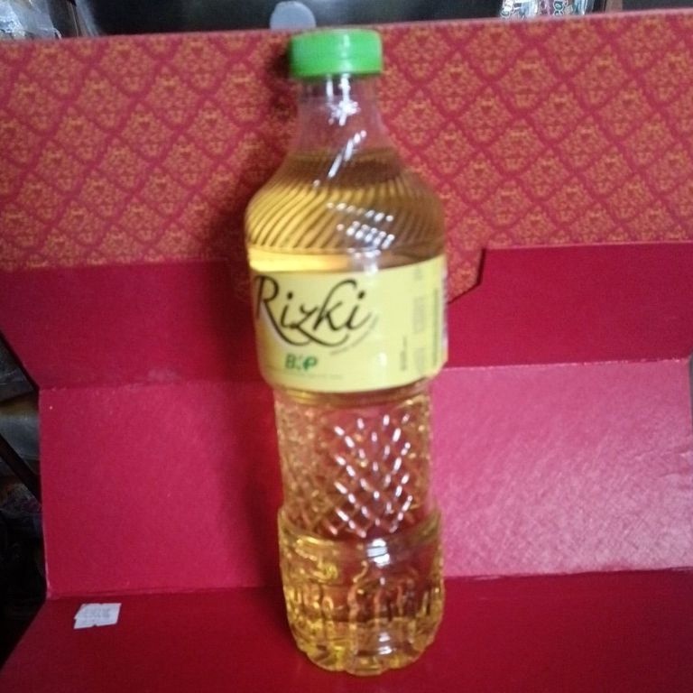 

B@u minyak rizky 900 ml Must Get it