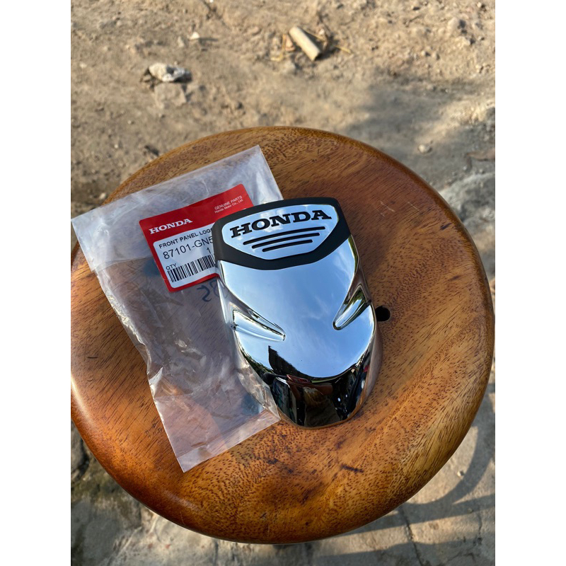 Emblem Honda Dream X-5