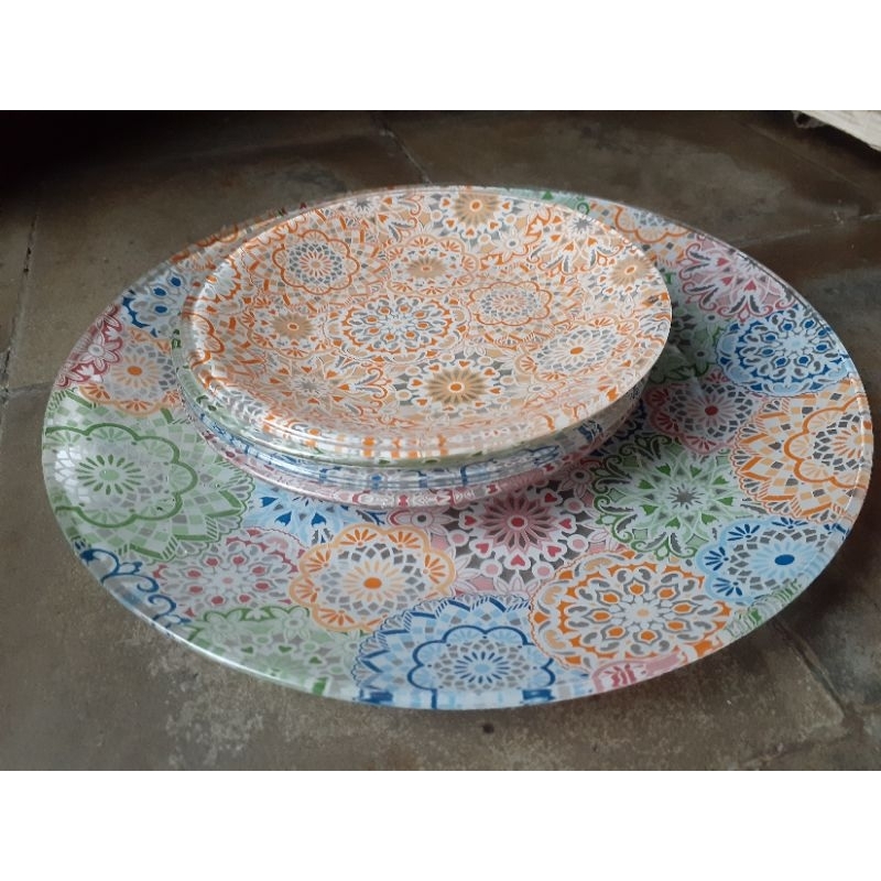 satu set piring cantik / piring makan unik