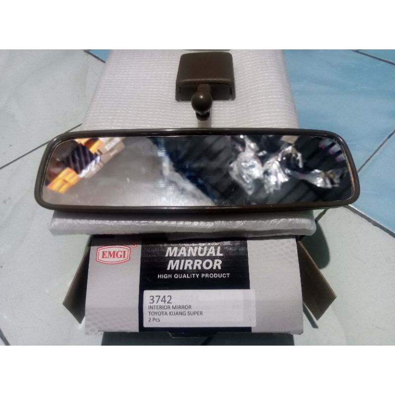 Spion dalam kijang super