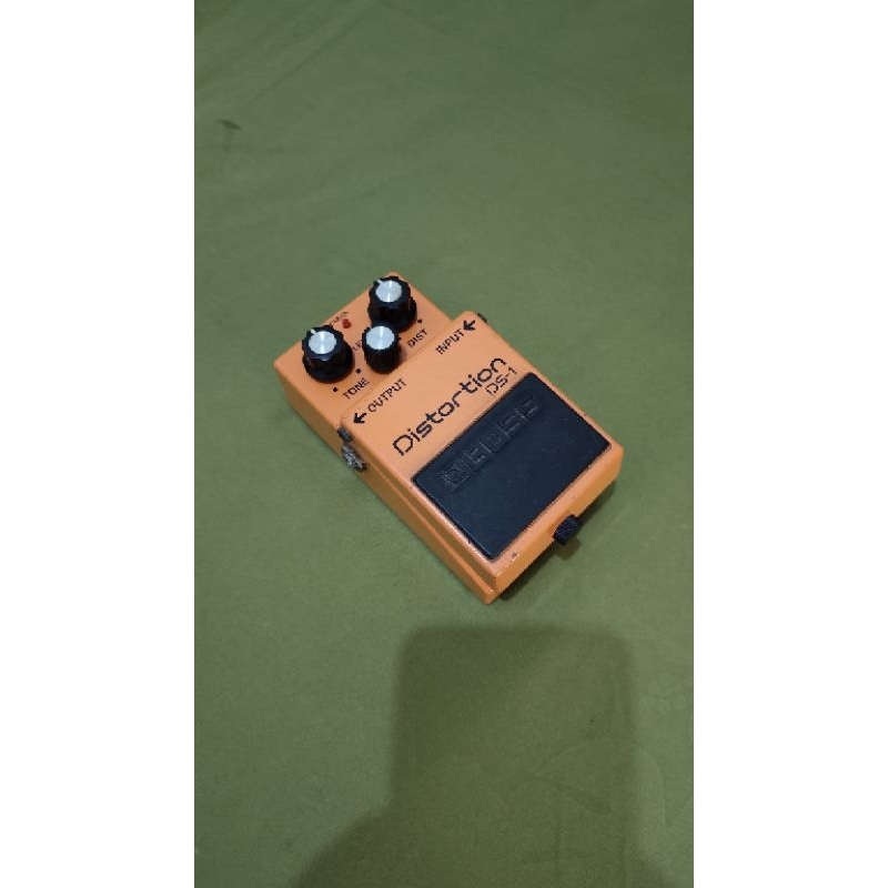 Efek BOSS Distorsi DS-1
