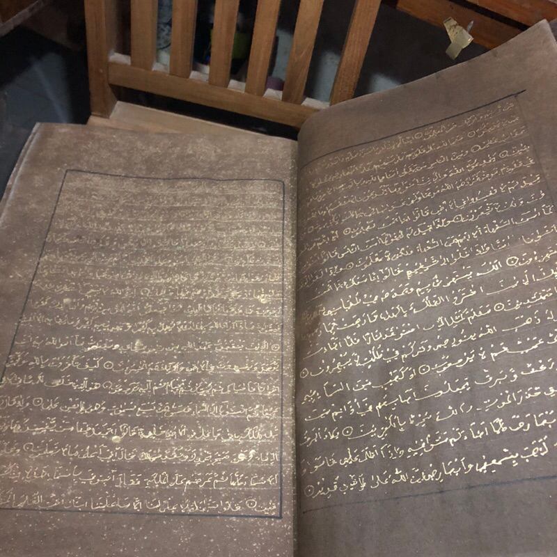 

Al Qur’an 30 Juz tulisan tangan Besar Jumbo Tinta Emas