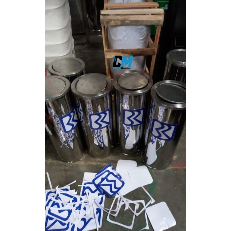 Tempat sampah stainless tutup swing