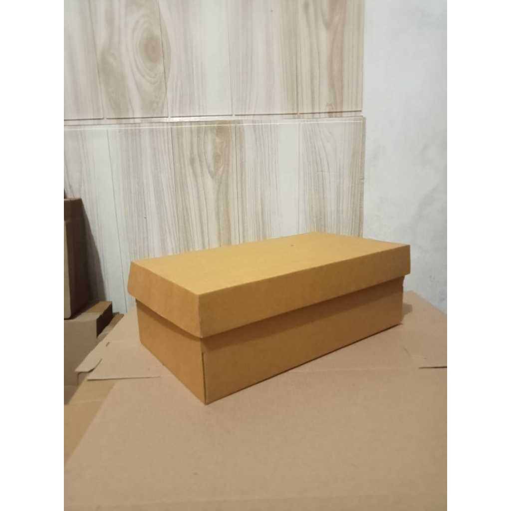 

UK 18x31x11 Kardus Sepatu Warna Cokelat