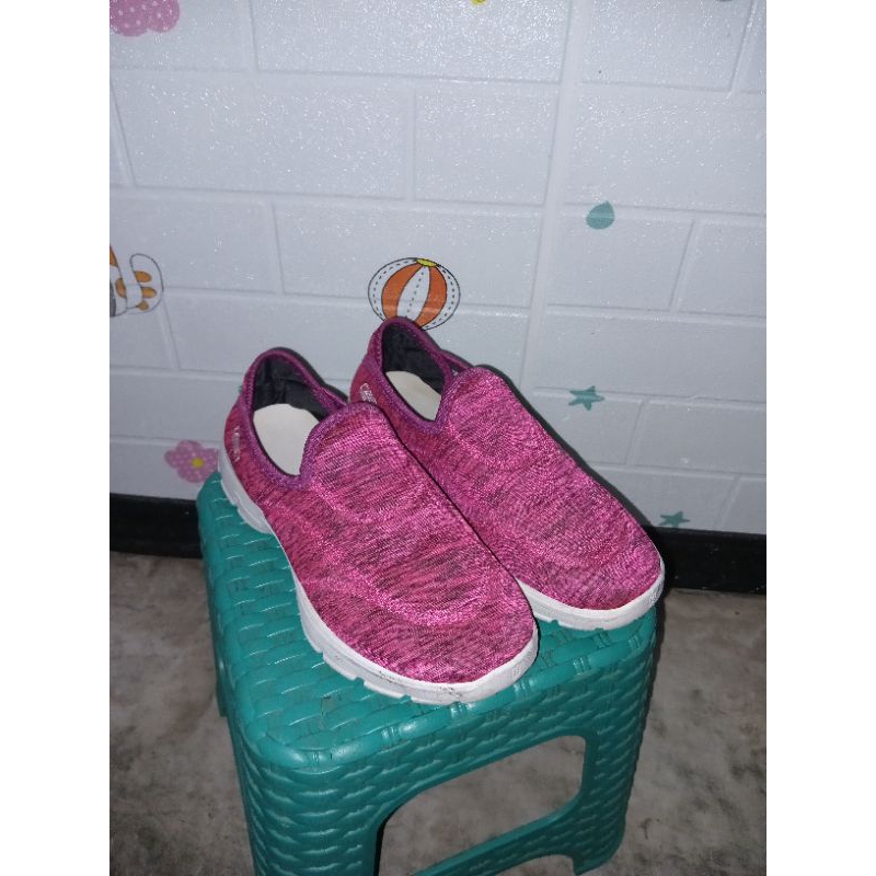 PRELOVED SEPATU CEWEK / SEPATU OLAHRAGA / SEPATU RUNNING / SNEAKERS PRELOVED