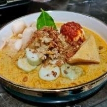 

Lontong Sayur Komplit