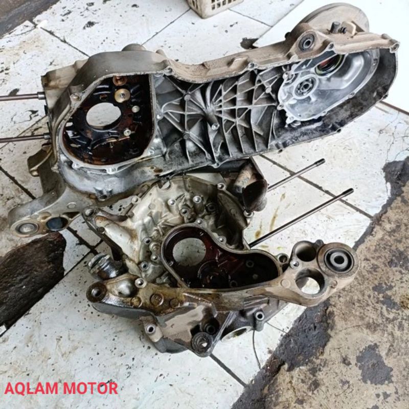 Crankcase krengkes kalter kanan kiri Xeon Karbu Kode 44D / Original copotan