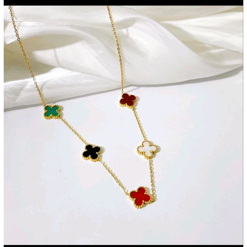 Kalung titanium Clover Pelangi kombinasi warna bunga anti karat
