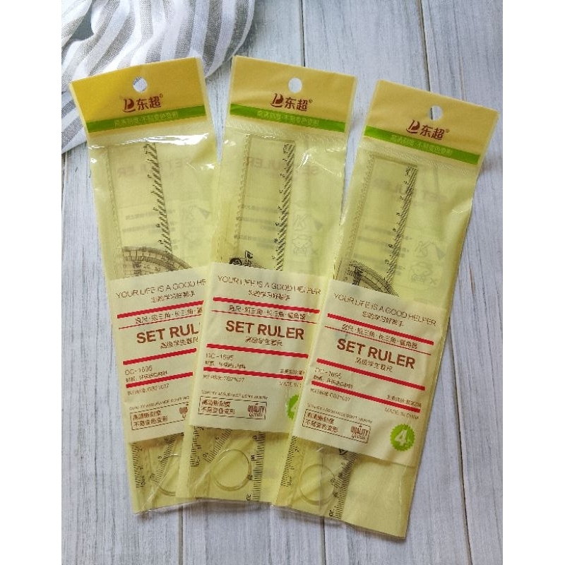 

GARISAN 4 SET 1695 UK 20CM BAHAN PLASTIK /TERDAPAT BUSUR, PENGGARIS 20CM, PENGGARIS SEGITIGA, PENGGARIS SIKU