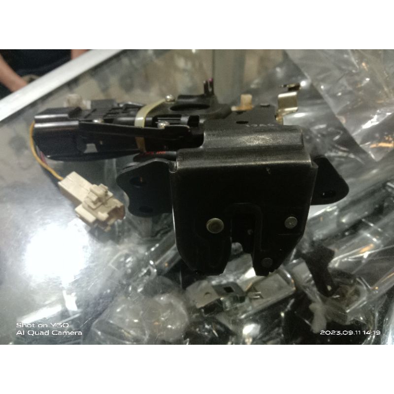 Door Lock bagasi Toyota Innova Fortuner original