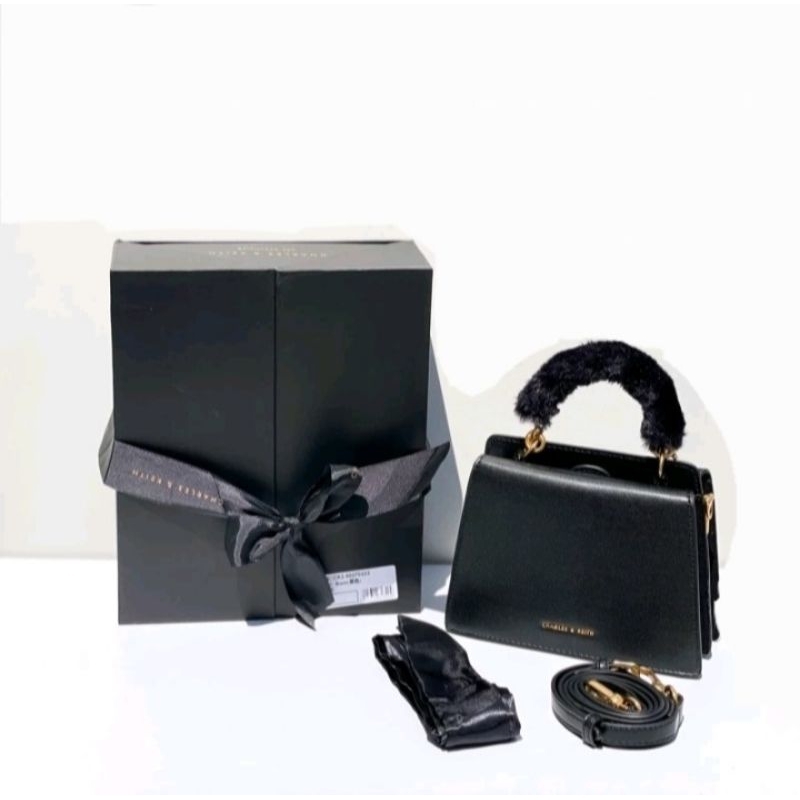 Tas Charles n keith warna Hitam