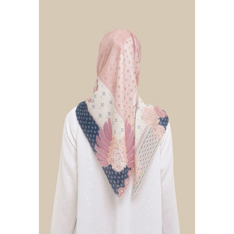 Dayu Scarf Wearing Klamby